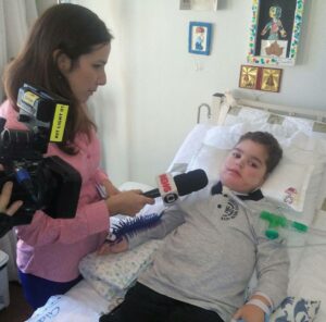 Em junho de 2017 participamos de matéria para a Globo News com a repórter Adriana Perrone cobrando providências para a entrega do medicamento do Gianlucca, pois o descumprimento chegava a 90 dias.